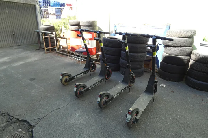 4x OKAI ES400A Profi E-Scooter